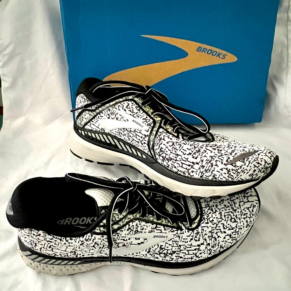 Brooks Adrenaline GTS 20 Running Shoes